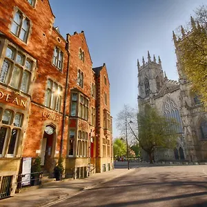 4* Otel The Dean Court